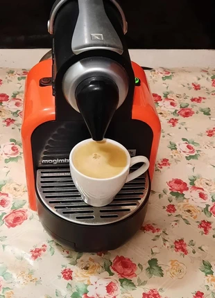 Machine à café Nespresso, marque: Nespresso, état: Très bon état, 38,00 €, 40,60 € Protection acheteurs (Pro) incluse