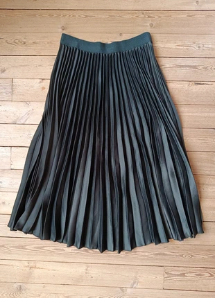 Jupe plissée midi H&M 38, marque: H&M, état: Neuf sans étiquette, taille: M / 38 / 10, 8,00 €, 9,10 € Protection acheteurs incluse