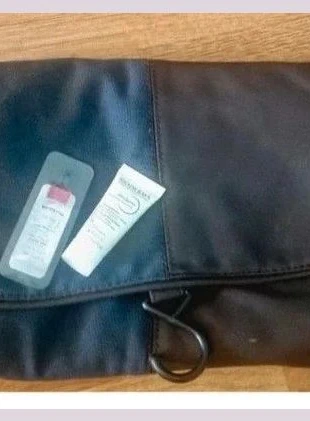 Precioso neceser marrón con crema y tónico de regalo, brand: Local, condizioni: Ottime, €3.50, €4.38 include la Protezione acquisti