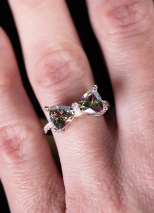 Bague noeud Papillon pierre Topaze Mystique, marke: Cristal, zustand: Sehr gut, größe: 51.8 mm / 16.5 mm Ø, 19,00 €, 20,65 € beinhaltet Vinted-Käuferschutz Pro