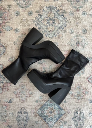 chunky black platform boots, marke: Bershka, zustand: Sehr gut, größe: 37, 30,00 €, 32,20 € inklusive Vinted-Käuferschutz