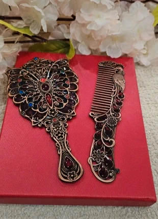 Miroir de main & petit peigne tendance vintage style, marke: Vintage Dressing, zustand: Sehr gut, 11,99 €, 13,29 € beinhaltet Vinted-Käuferschutz Pro