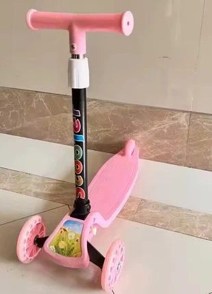 Trottinette, condizioni: Nuovo con cartellino, €30.00, €32.20 include la Protezione acquisti