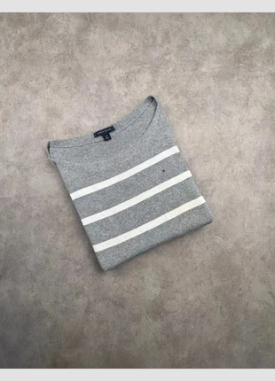 Pull Tommy Hilfiger rayé gris et blanc logo brodé - taille S femme, marque: Tommy Hilfiger, état: Bon état, taille: S / 36 / 8, 12,90 €, 14,25 € Protection acheteurs (Pro) incluse