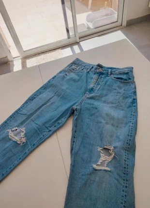 Très beau jean troué Uniqlo, marque: Uniqlo, état: Très bon état, taille: M / 38 / 10, 10,00 €, 11,20 € Protection acheteurs (Pro) incluse