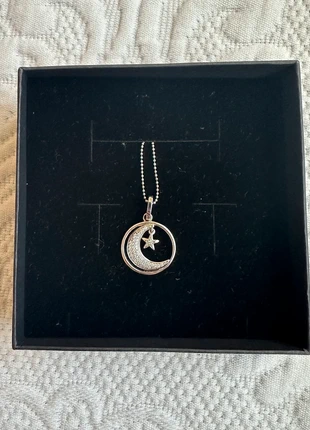 Collar con luna y estrella sin usar, merk: Time Road, staat: Nieuw met prijskaartje, € 23,00, € 24,85 inclusief Kopersbescherming