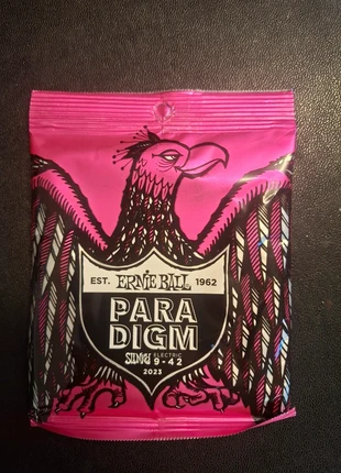 Ernie Ball Paradigm Super Slinky Strings, marque: ernie ball, état: Neuf avec étiquette, 10,00 €, 11,20 € Protection acheteurs incluse