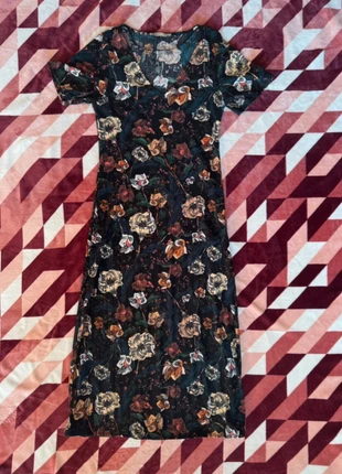 🌸 Pull&Bear Floral Midi Dress – XS, merk: Pull & Bear, staat: Heel goed, maat: XS / 34 / 6, € 6,40, € 7,42 inclusief Kopersbescherming