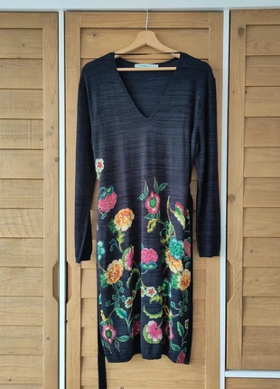 Robe en maille Desigual L bleu marine fleurs multicolores sequins chic et originale neuve, marque: Desigual, état: Neuf sans étiquette, taille: L / 40 / 12, 36,00 €, 38,50 € Protection acheteurs incluse