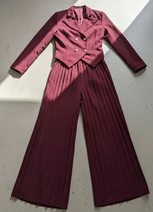Ensemble bordeaux à blazer et pantalon plissé, marca: Red velvet, estado: Muy bueno, tamaño: M / 38 / 10, 74,99 €, 79,44 € Protección al comprador incluida