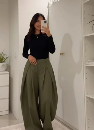 Pantalon vert olive plissé à pinces taille M, marke: Kiny, zustand: Sehr gut, größe: M / 38 / 10, 52,90 €, 56,25 € inklusive Vinted-Käuferschutz