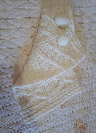 Scaldacollo berretto bianco a maglia regolabile con pon pon, brand: Made In Italy, condizioni: Nuovo senza cartellino, €7.49, €8.56 include la Protezione acquisti