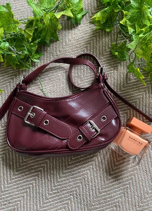 Sac épaule bordeaux - neuf quasiment jamais porter, marque: Shein, état: Très bon état, 4,00 €, 4,90 € Protection acheteurs incluse