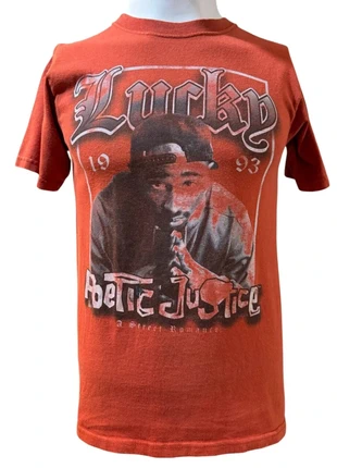 tee-shirt hip hop 2pac vintage, marque: t-shirt hip hop vintage 2pac, état: Très bon état, taille: XS / 34 / 6, 10,00 €, 11,20 € Protection acheteurs incluse
