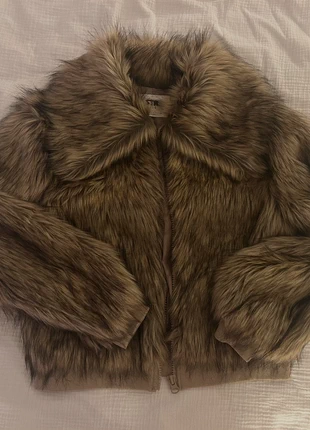 veste en fourrure stradivarius, brand: Stradivarius, condition: Very good, size: S / 36 / 8, €45.00, €47.95 includes Buyer Protection
