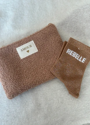 🎁 Coffret cadeau – Pochette + Chaussettes “Rebelle”, état: Neuf avec étiquette, taille: Taille unique, 15,00 €, 16,45 € Protection acheteurs incluse