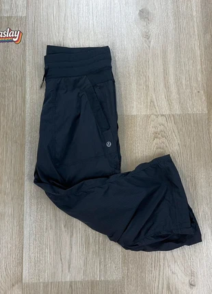 Pantalon Lululemon 3/4 Dance Studio noir – Taille 4, marque: Lululemon, état: Très bon état, taille: S / 36 / 8, 16,00 €, 17,50 € Protection acheteurs (Pro) incluse