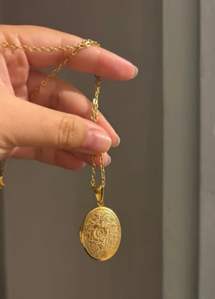 vintage style relicary golden necklace, brand: Vintage Dressing, condition: Very good, €15.00, €16.45 includes Buyer Protection