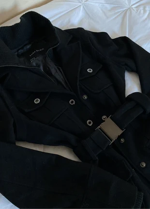 Abrigo negro Zara con cinturón y forro tipo jersey – estilo vintage, Y2K y streetwear, marca: Zara, estado: Novo sem etiquetas, tamanho: S / 36 / 8, €15.00, €16.45 inclui Proteção do Comprador