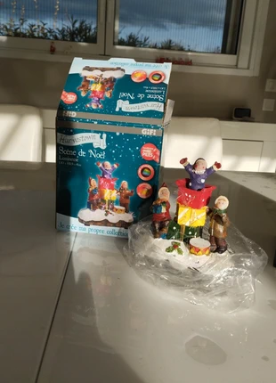 Scénette de Noel enfant et cadeau - Gifi, marque: GiFi, état: Très bon état, 2,00 €, 2,80 € Protection acheteurs incluse