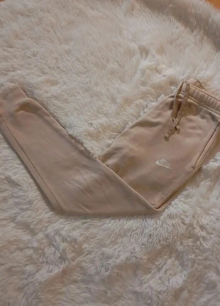 Pantalon jogging nike beige crème taille XS, marque: Nike, état: Très bon état, taille: XS, 18,00 €, 19,60 € Protection acheteurs incluse