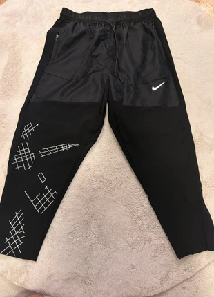 Pantalon Nike Running – prix négociable, brand: Nike, condizioni: Nuovo con cartellino, taglia: L, €70.00, €74.20 include la Protezione acquisti