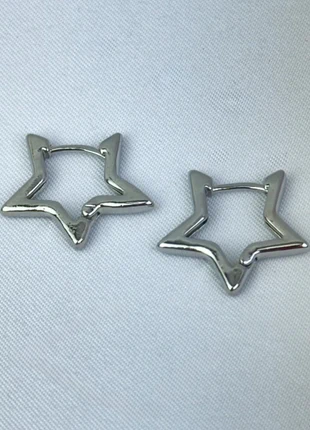 Boucles D’Oreilles Étoile Argentée En Acier Inoxydable, marke: CHROME, zustand: Sehr gut, 9,50 €, 10,68 € beinhaltet Vinted-Käuferschutz Pro