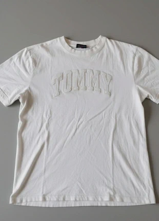 Vintage Tommy Jeans T-Shirt - Embossed Logo Classic!, marca: Tommy Jeans, estado: Muy bueno, tamaño: L, 5,00 €, 5,95 € Protección al comprador incluida