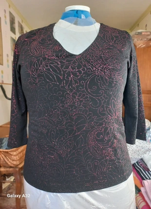 Haut noir avec fil rouge brillant, merk: M&S Mode, staat: Goed, maat: L / 40 / 12, € 2,00, € 2,80 inclusief Kopersbescherming