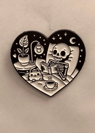 Metal enamel pin heart cute cat skeleton books cozy coffee moon Halloween, marque: Cute, état: Neuf sans étiquette, 3,50 €, 4,38 € Protection acheteurs incluse