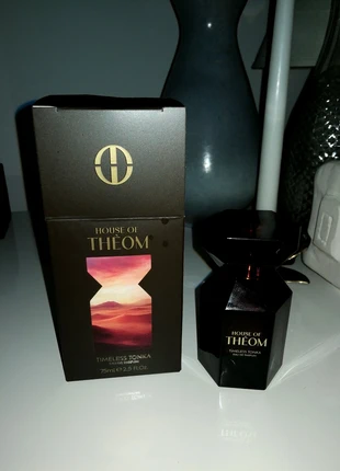 House of Theom. Timeless Tonka. Neu, brand: House of Theom, condizioni: Nuovo con cartellino, €10.00, €11.20 include la Protezione acquisti