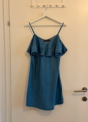 Hellblaues Volantkleid, marque: Bershka, état: Neuf sans étiquette, taille: M / 38 / 10, 6,00 €, 7,00 € Protection acheteurs incluse