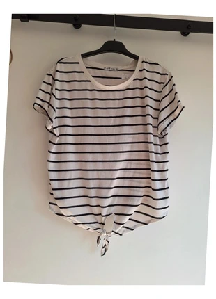 391. Marinière blanche rayée nouée Gémo XL, marque: Gémo, état: Très bon état, taille: XL / 42 / 14, 3,00 €, 3,85 € Protection acheteurs (Pro) incluse