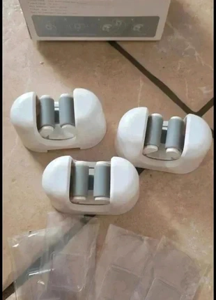 Lot de 3 Supports Muraux Adhésifs pour Balai - Neuf 🧹, état: Neuf avec étiquette, 9,00 €, 10,15 € Protection acheteurs incluse