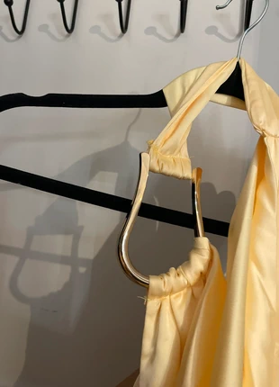 Yellow dress backless, merk: Yellow, staat: Heel goed, maat: L / 40 / 12, € 5,00, € 5,95 inclusief Kopersbescherming