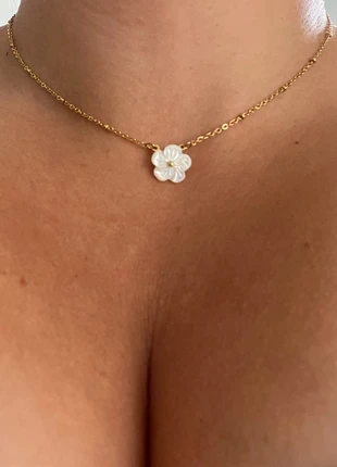 Ras de cou fleur blanche acier inoxydable ajustable, marque: Labouderie, état: Très bon état, 8,00 €, 9,10 € Protection acheteurs (Pro) incluse