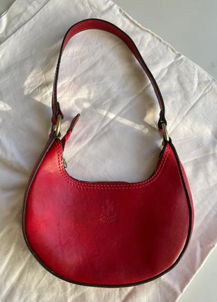 Borsa rossa in vera pelle - Made in Italy - modellomezzaluna, marque: Florence, état: Neuf sans étiquette, 34,99 €, 37,44 € Protection acheteurs incluse