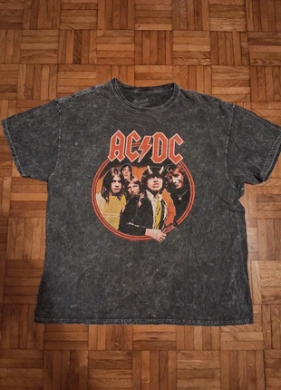 Vintage t-shirt AC-DC, marke: American Classics, zustand: Sehr gut, größe: XL, 3,00 €, 3,85 € inklusive Vinted-Käuferschutz