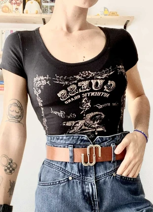 Tee Shirt Guess en taille XS - Très bon état, merk: GUESS, staat: Heel goed, maat: XS / 34 / 6, € 10,00, € 11,20 inclusief Kopersbescherming Pro