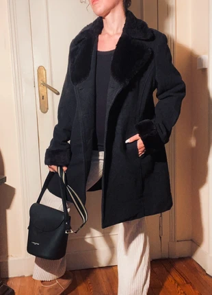 Manteau long laine vintage made in France - Élégance col et manches fausse fourrure - Gris et noir, marque: Vintage Dressing, état: Très bon état, taille: M / 38 / 10, 55,00 €, 58,45 € Protection acheteurs incluse