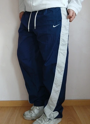 Jogging large Nike vintage taille L Homme, brand: Nike, condition: Very good, size: L, €32.00, €34.30 includes Buyer Protection Pro