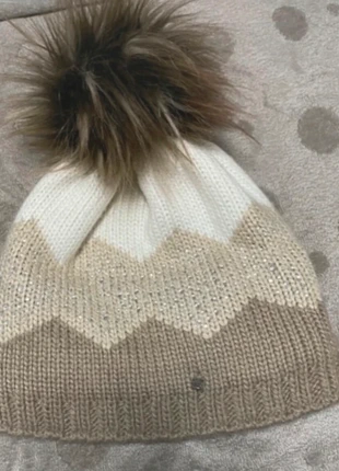 Stylische Wintermütze mit Kunstfell-Bommel und Glitzer-Details, merk: Sonstiges, staat: Heel goed, maat: Universele maat, € 20,00, € 21,70 inclusief Kopersbescherming