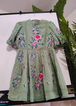 Belle robe brodée à roses/ vestido bordado de rosas, brand: Zara, condition: New without tags, size: M / 38 / 10, €21.95, €23.75 includes Buyer Protection