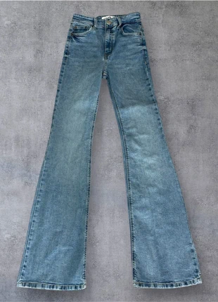 Blaue Flaredjeans, marque: Pull & Bear, état: Neuf sans étiquette, taille: XS / 34 / 6, 19,99 €, 21,69 € Protection acheteurs incluse