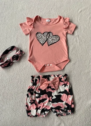 Ensemble 3 pièces fille 6 mois – body rose cœurs léopard + short camouflage rose + bandeau assorti, marca: Shein, estado: Muito bom, tamanho: 6-9 meses / 68 cm, €6.50, €7.53 inclui Proteção do Comprador