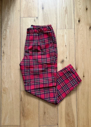 Pantalon tartan rouge Pull&Bear – Taille L – Style original & confortable, brand: Pull & Bear, condizioni: Ottime, taglia: L / IT 44 / EU 40, €9.00, €10.15 include la Protezione acquisti