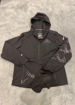 Nike Running Division noire | Taille S | Excellent état |, brand: Nike, condition: New with tags, size: S / 36 / 8, €80.00, €84.70 includes Buyer Protection