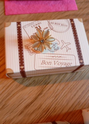 Broche avec la boîte, marca: luxe.fr, estado: Muito bom, €5.00, €5.95 inclui Proteção do Comprador Pro