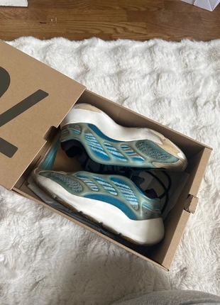 Yeezy 700v3 Arzareth, marque: Yeezy, état: Bon état, taille: 40, 35,00 €, 37,45 € Protection acheteurs incluse