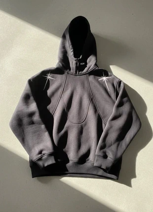 Hoodie noir étoiles brodées / streetwear / oversize / minimaliste / urban look / cosy / tendance, marque: Midnight Starline Co., état: Très bon état, taille: M, 89,90 €, 95,10 € Protection acheteurs incluse